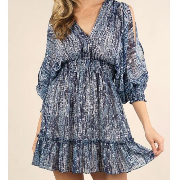 lovestitch Dresses & Skirts - LOVESTITCH Feather Print Split Sleeve Mini Dress - Navy/Light Blue wmns Small